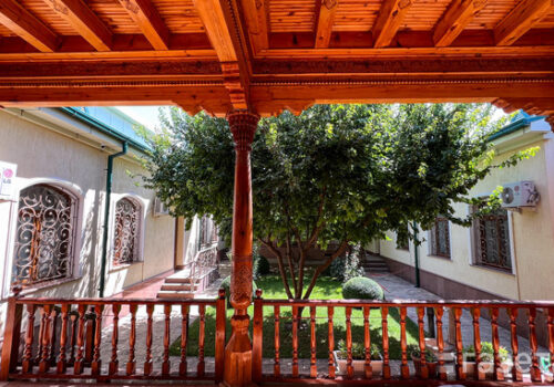 (Oʻzbek) Islom Karimov tug‘ilib, voyaga yetgan xonadon